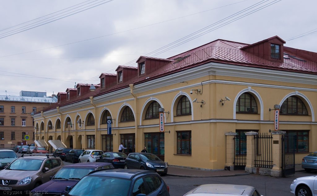 Бугский переулок, южный вход на территорию Андреевского рынка.