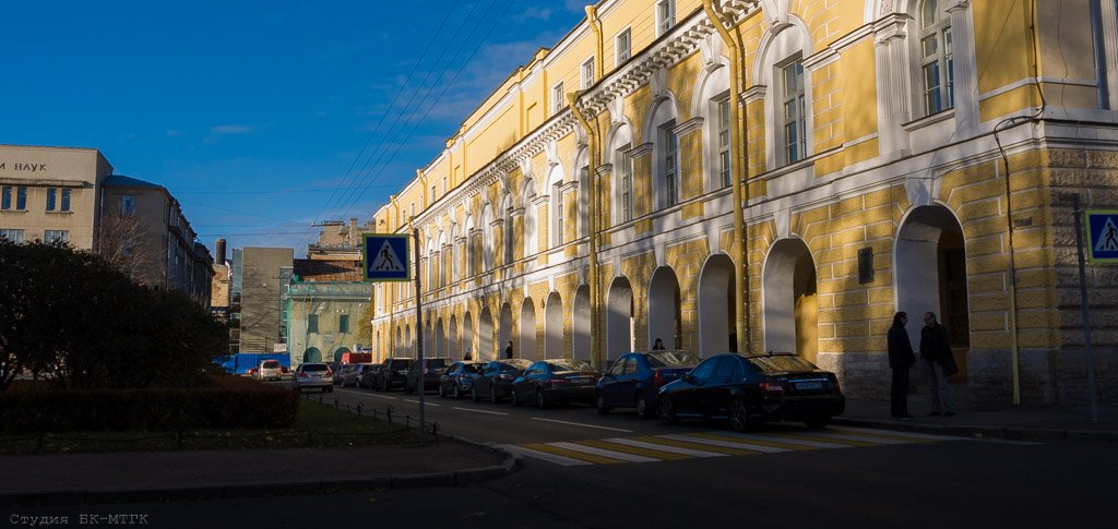 Новобиржевой гостиный двор, галерея СПбГУ по Менделеевской линии.